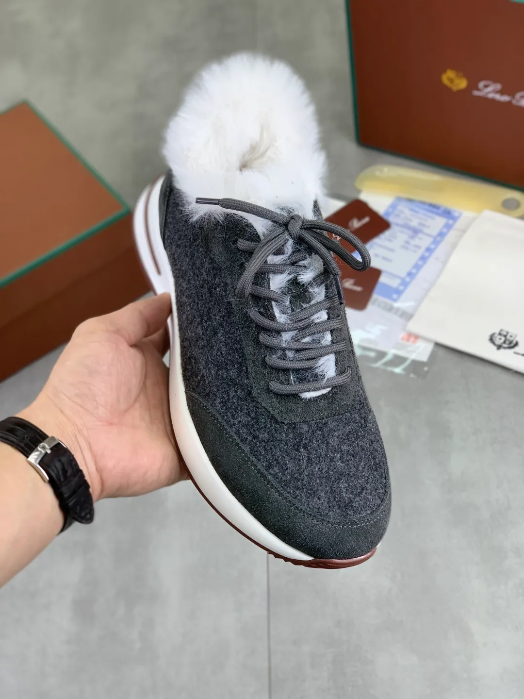 Men's Men's Shoes 💰P460 New Style 💰Mauri The latest casual shoes Loro Piana 💯Top grade💯Buy the original copy💯 Founded the existing Loro Piana company on April 24, 1924. It is now the sixth generation of family business, providing top quality products to customers who are discerning about taste and quality. Imported original fly woven fabric with cowhide fabric, plain calfskin lining. Hand-sewn thread with cowhide feet. Original packaging. High-end outsole. Size: 38-44 (customized for 45 and 46). 5️⃣ colors available.
